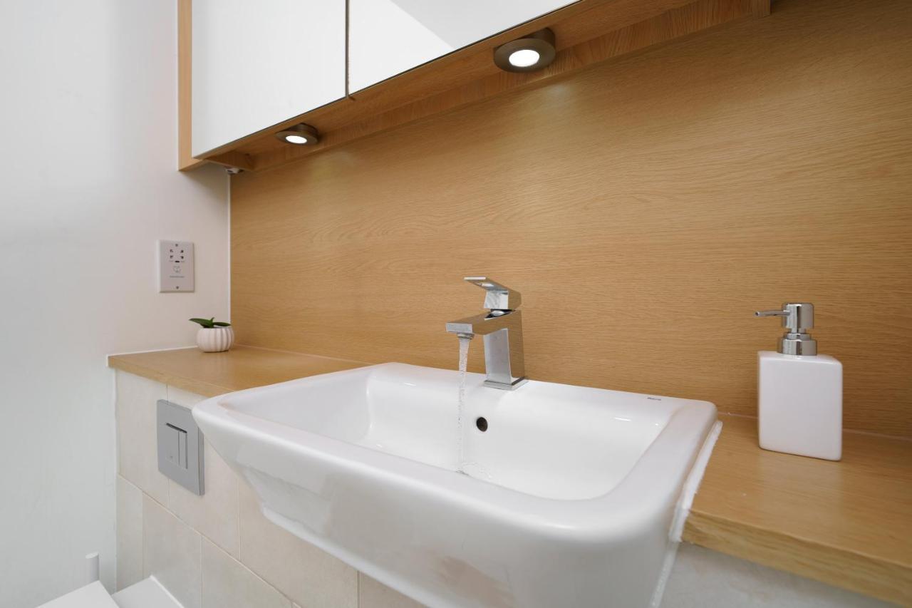 Stylish Fully-Equipped One Bedroom Apartment With Extra Sofa Bed, Free Secure Parking, Onsite Gym, 24Hr Security & Concierge Лондон Экстерьер фото