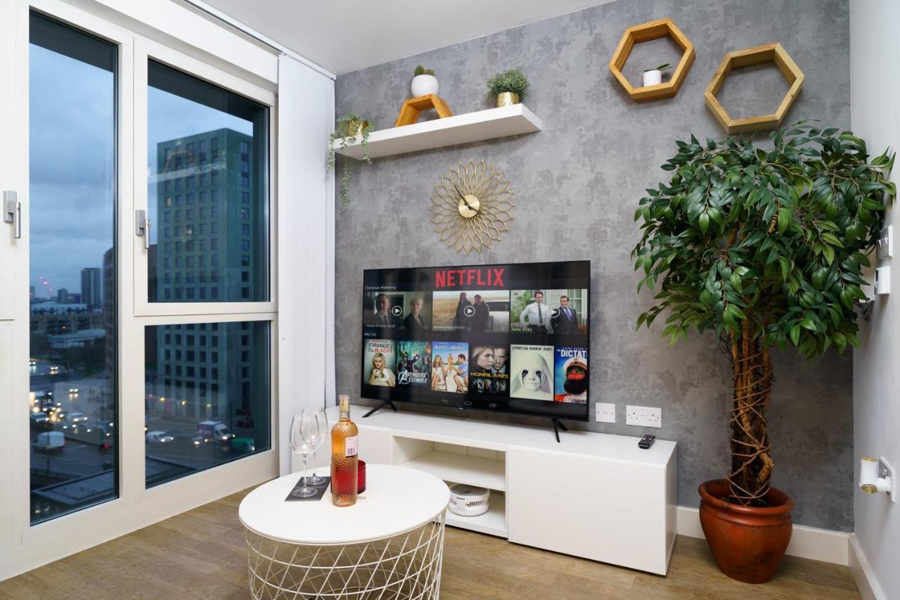 Stylish Fully-Equipped One Bedroom Apartment With Extra Sofa Bed, Free Secure Parking, Onsite Gym, 24Hr Security & Concierge Лондон Экстерьер фото